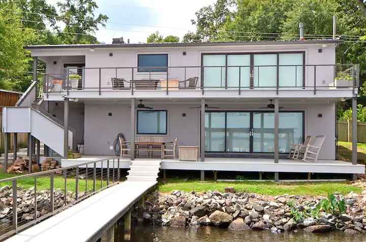 Fresh contemporary lake house