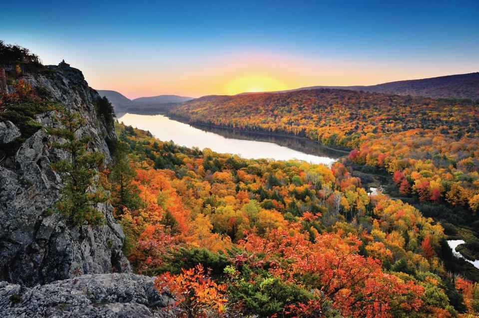 2. Enjoy The Fall Foliage | Things To Do In The Midwest |