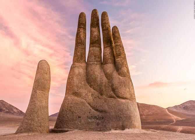The hand in the desert, Chile