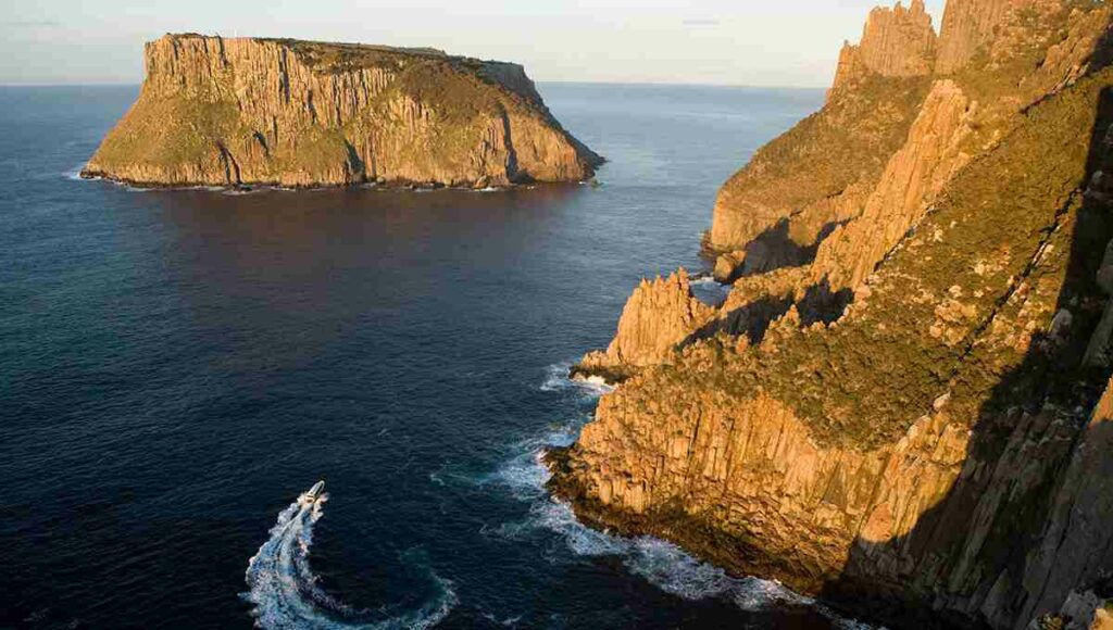 cruise to Tasman Island