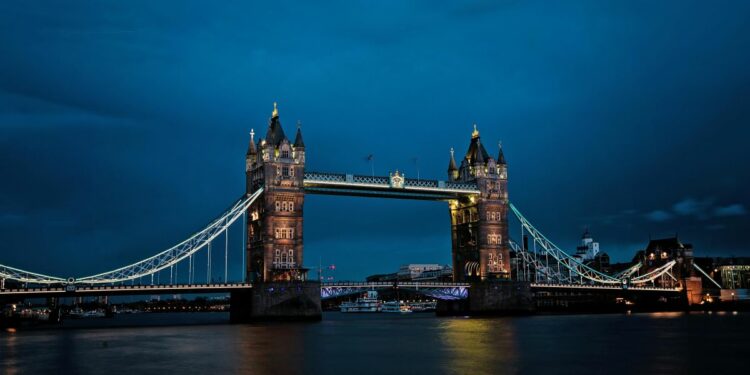 London Tourists Victims of Robbery or Theft
